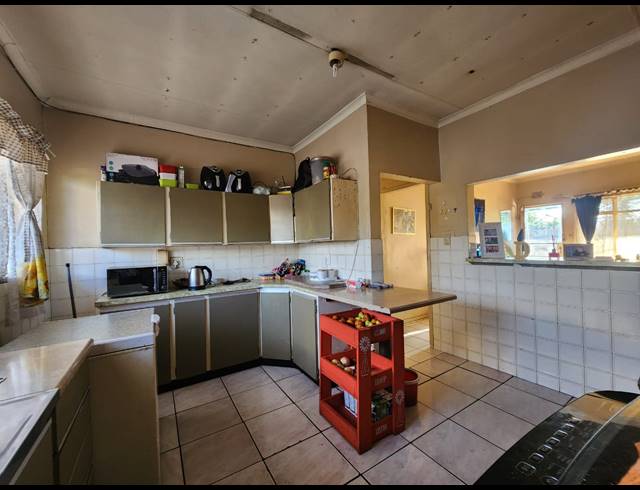 1 BEDROOM FLAT FOR SALE IN VANDERBIJLPARK CE 2